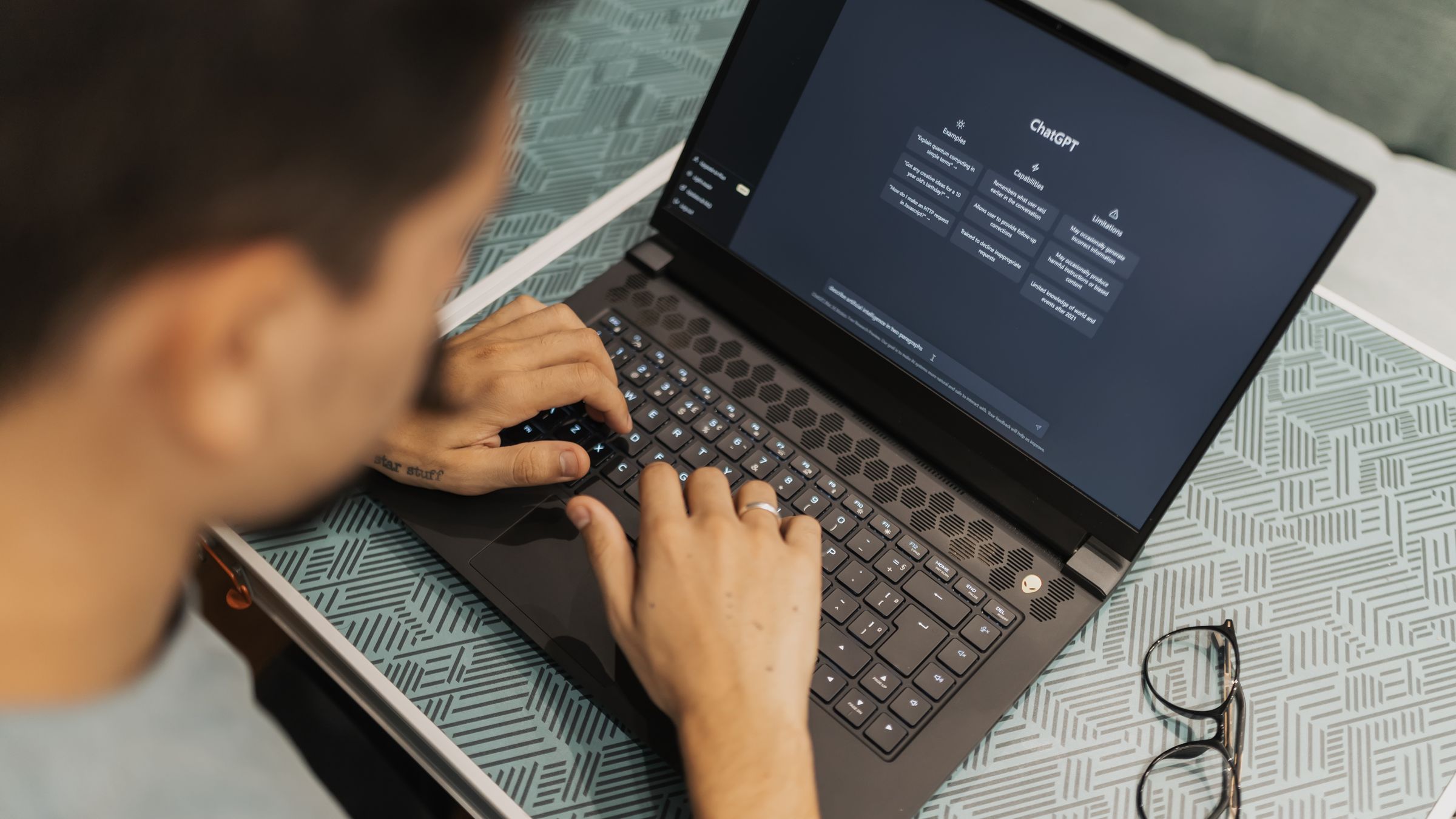 Laptop-Bildschirm mit ChatGPT